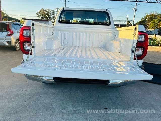 2021 TOYOTA HILUX Z