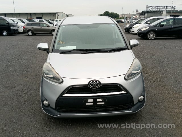 2017 TOYOTA SIENTA X