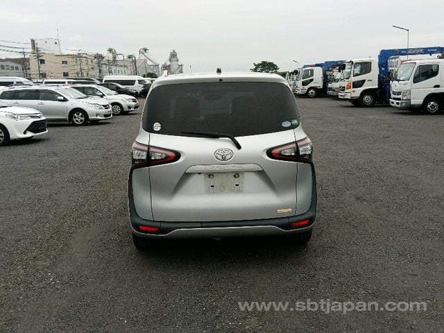 2017 TOYOTA SIENTA X