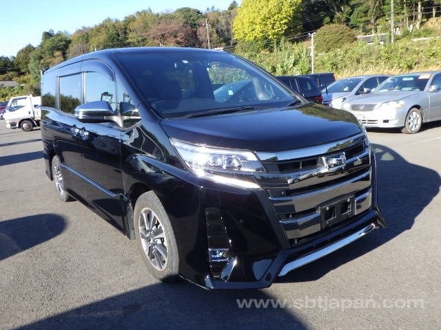 TOYOTA NOAH