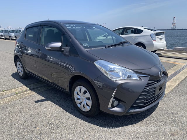 TOYOTA VITZ 2017 f.jpg