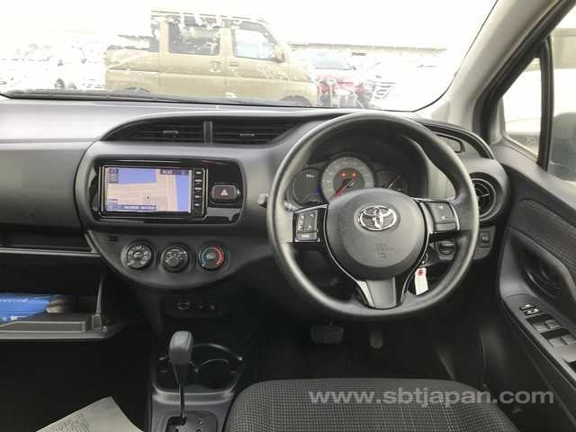 TOYOTA VITZ 2019 8.jpg